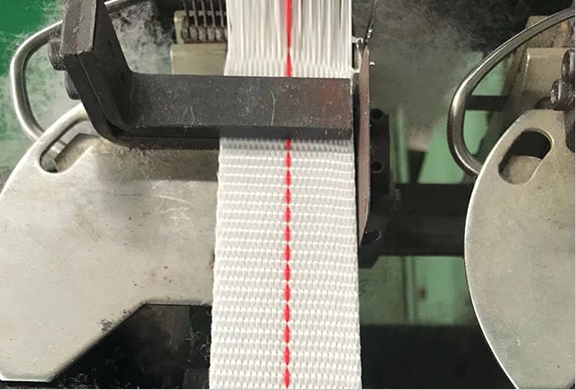 成華吊裝帶編織機生產現(xiàn)場一角