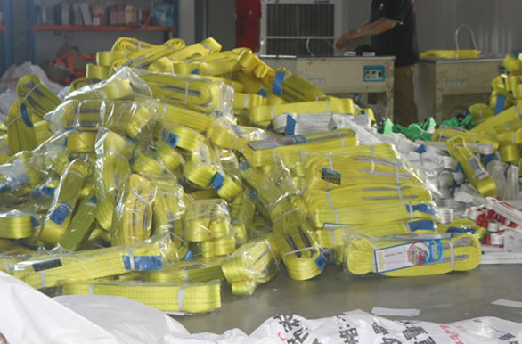 成華彩色吊裝帶打包車間